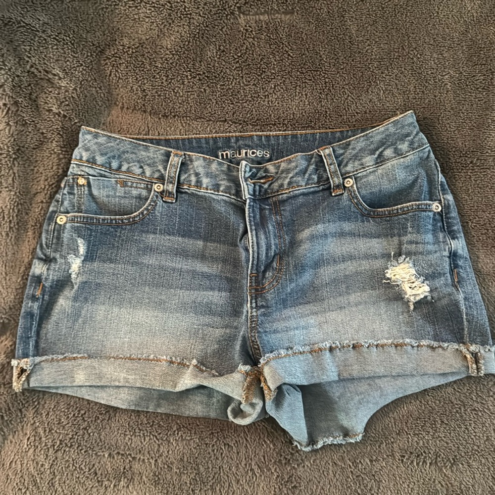 Maurice’s shorts sz 8 GUC
